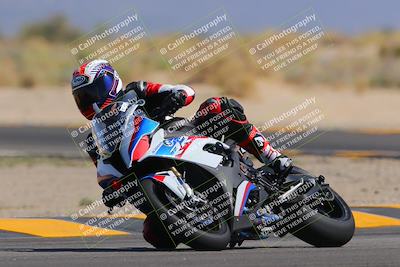 media/Oct-08-2022-SoCal Trackdays (Sat) [[1fc3beec89]]/Turn 16 (125pm)/